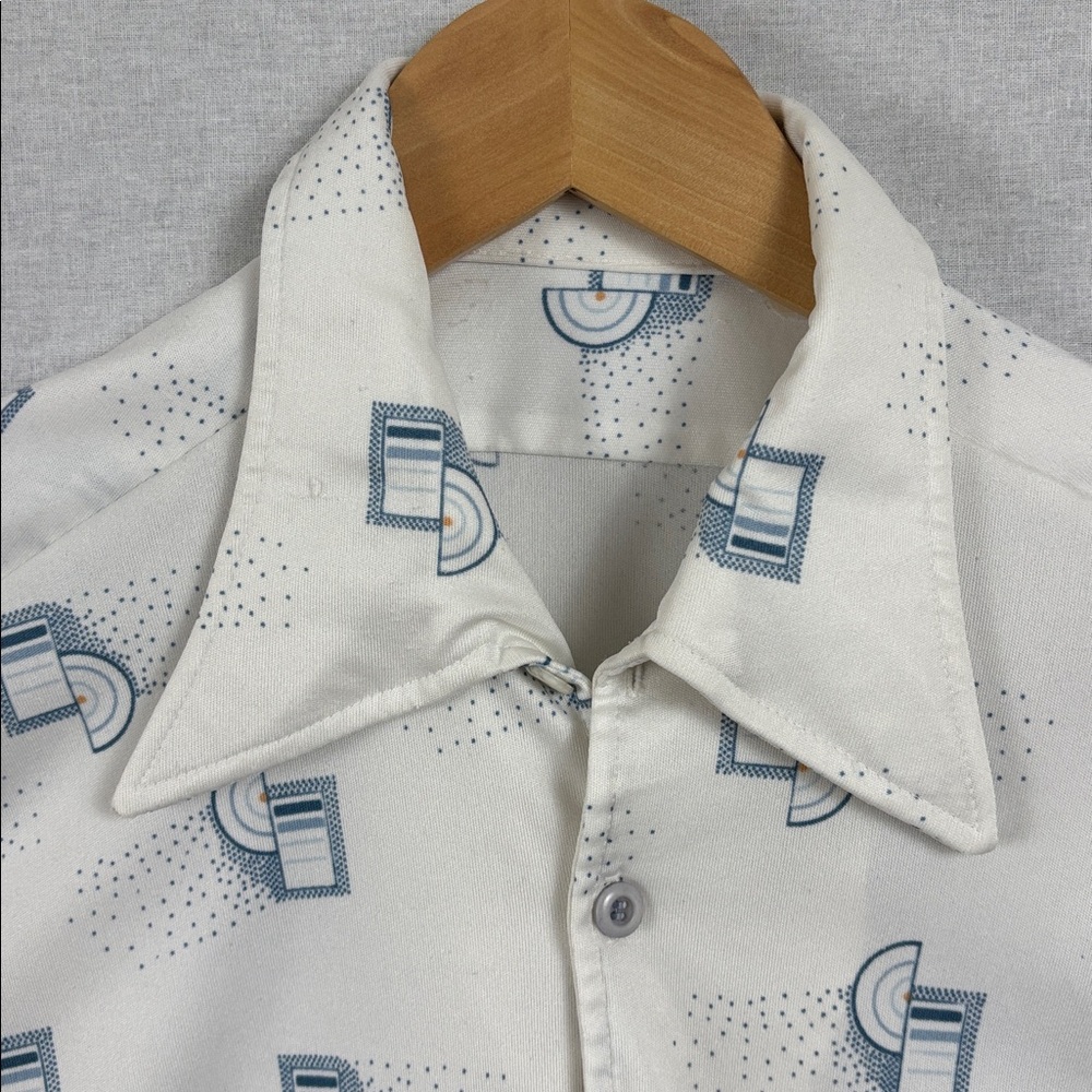 Vintage 1970's polyester shirt - Picture 2 of 6